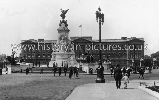 Buckingham Palace & Victoria Memorial, London. July 29th 1928.